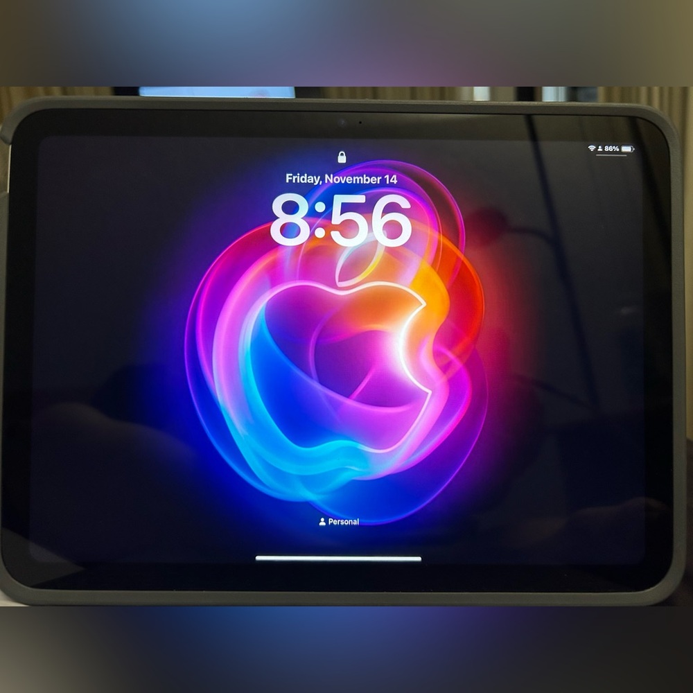 Apple iPad🍏10.9 (10th Generation) Silver 256 GB with WiFi in Perfect Condition.